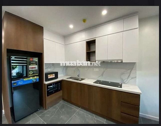 Tôi cần bán nhà mặt phố Nghi Tàm 7tầng thang máy full nội thất