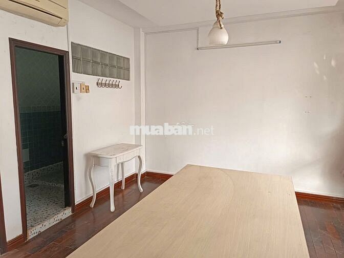 Cực Vip Hẻm xe tải Phan Đăng Lưu, 5 lầu, 3 PN, 4WC chỉ 17,5 Triệu.