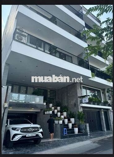 Tôi cần bán nhà mặt phố Nghi Tàm 7tầng thang máy full nội thất