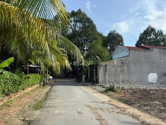DT 123m(6 x20,5m) giá 5.7 tỷ , đường nhựa 10m, mặt tiền kinh doanh