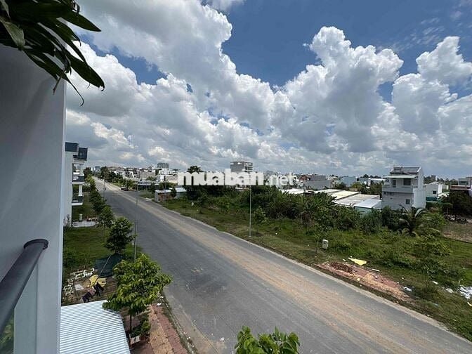 BÁN NHÀ MỚI ĐƯỜNG A4 kdc PHÚ AN 1 trệt 2 lầu giá 5 tỷ 200 triệu