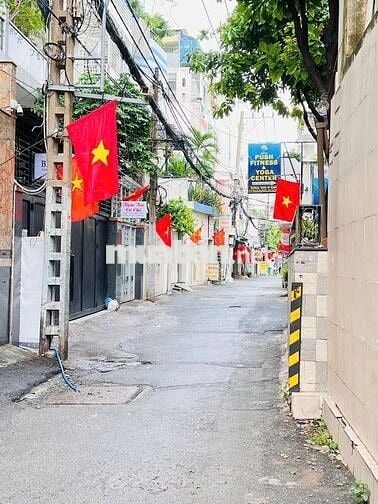 Nhà 28/ Phan Tây Hồ 5*10m, 2T - khu Phan Xích Long sầm uất - HH 1%