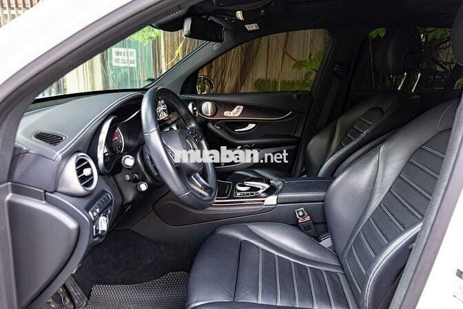E cần bán mercedes glc300 sx 2018