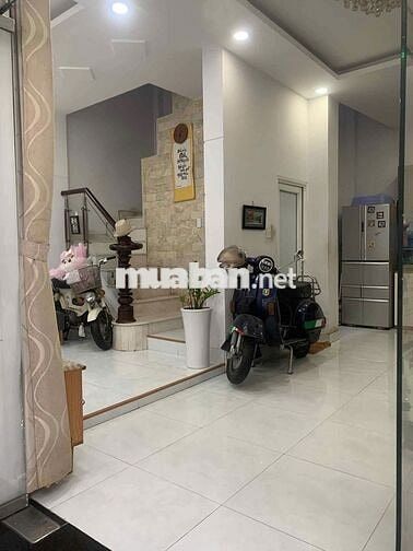 Cần bán nhà nguyên căn 4 lầu đường NGUYỄN VĂN TRỖI