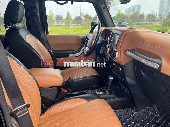 Jeep Wrangler Rubicon Unlimited - 1 Tỷ 680 Triệu