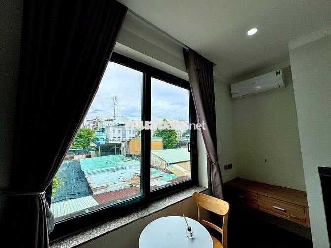Căn hộ view thoáng Full nội thất , ban công riêng ngay Lê Văn Sỹ Quận3