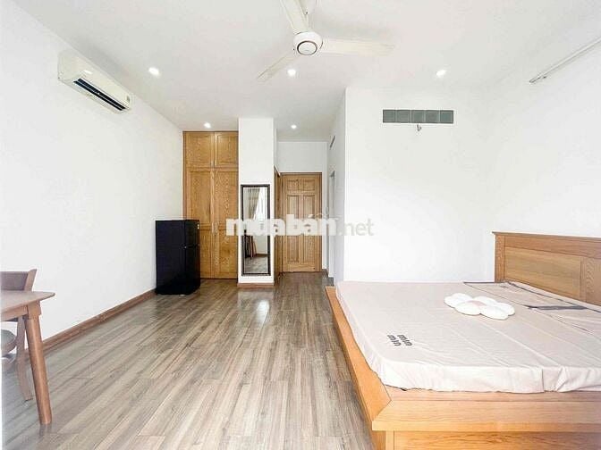Ban công lớn 40m Thang Máy Full nội thất Hoàng Văn Thụ Tân Bình