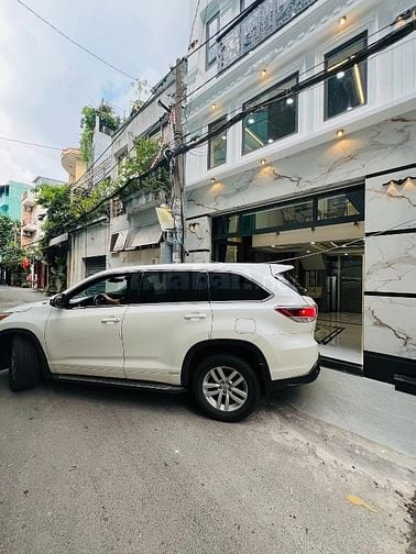 ⭐️Nhà 4 Lầu tuyệt đẹp CAO CẤP hẻm xe hơi 5m, cách MT Huỳnh Khươn An 5m