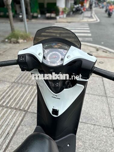 sh 150i 2010 trắng sporty sm500 zin chưa rớt đầu