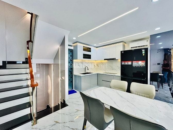 ⭐️Nhà 4 Lầu tuyệt đẹp CAO CẤP hẻm xe hơi 5m, cách MT Huỳnh Khươn An 5m