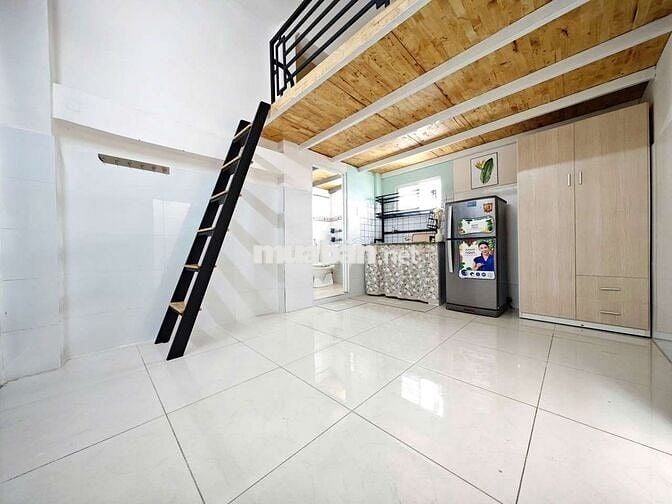 Cho thuê duplex cao 1m8 cạnh Etown Cộng Hoà