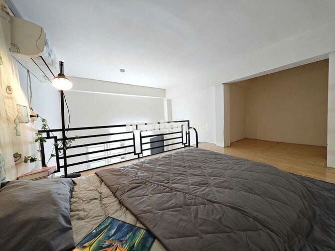 Cho thuê duplex cao 1m8 cạnh Etown Cộng Hoà