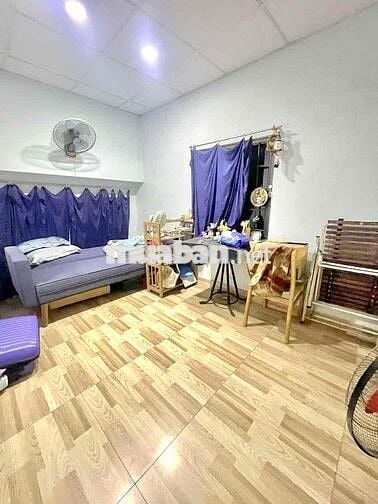 NHÀ TRUNG TÂM 3.95 TỶ HẺM THÔNG KHU DÂN CƯ ĐÔNG ĐÚC