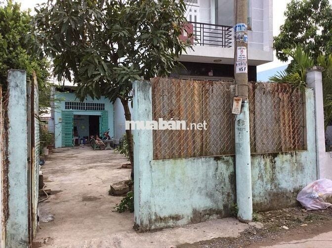 Nhà vườn rộng 200 m2 (5 x 40), gần RMIT / Phú Mỹ Hưng, TPHCM, chỉ 2,7T