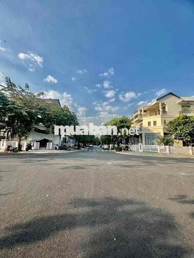 CHO THUÊ NHÀ KHU BIỆT THỰ SENTUTIA DT 300m2 1TRỆT 2LẦU 4PN 4WC GARA ÔT