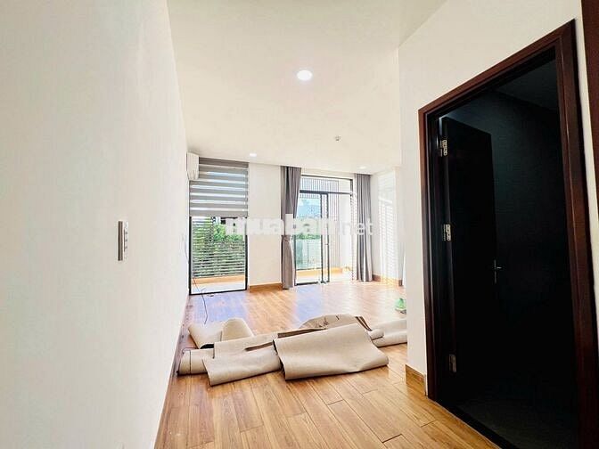 TRỐNG SẴN VP 40M2 CÓ ĐIỀU HOÀ, BAN CÔNG VIEW SÔNG BẢO VỆ 24/24