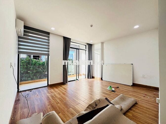 TRỐNG SẴN VP 40M2 CÓ ĐIỀU HOÀ, BAN CÔNG VIEW SÔNG BẢO VỆ 24/24