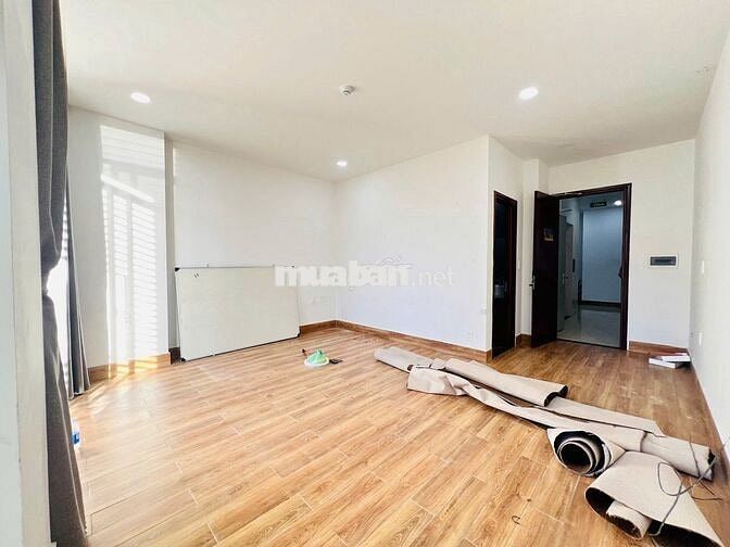TRỐNG SẴN VP 40M2 CÓ ĐIỀU HOÀ, BAN CÔNG VIEW SÔNG BẢO VỆ 24/24
