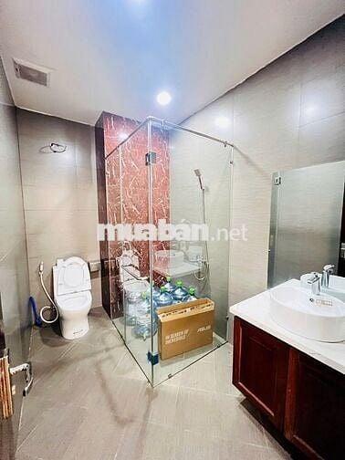 TRỐNG SẴN VP 40M2 CÓ ĐIỀU HOÀ, BAN CÔNG VIEW SÔNG BẢO VỆ 24/24