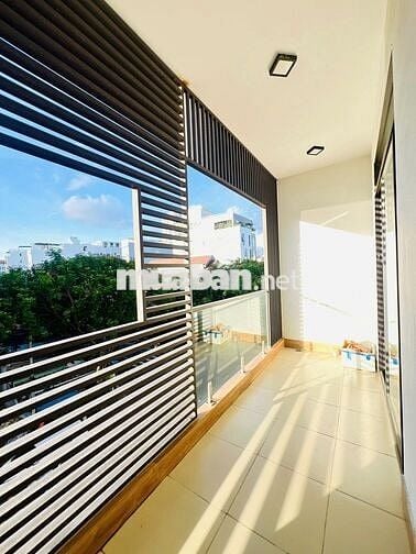 TRỐNG SẴN VP 40M2 CÓ ĐIỀU HOÀ, BAN CÔNG VIEW SÔNG BẢO VỆ 24/24