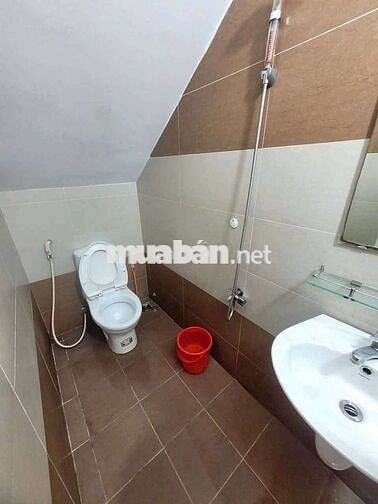 Cho thuê nhà 1 trệt 2 lầu Hà Huy Giáp Dt 4x18m 4 phòng ngủ sân xe hơi