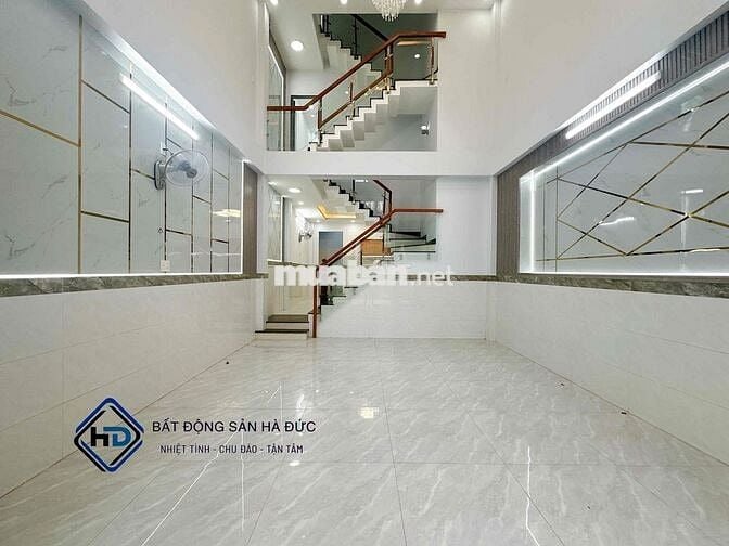 Nhà trệt lửng 3 lầu 5x14 mới 100% có gara xe hơi