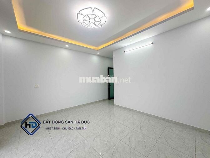 Nhà trệt lửng 3 lầu 5x14 mới 100% có gara xe hơi
