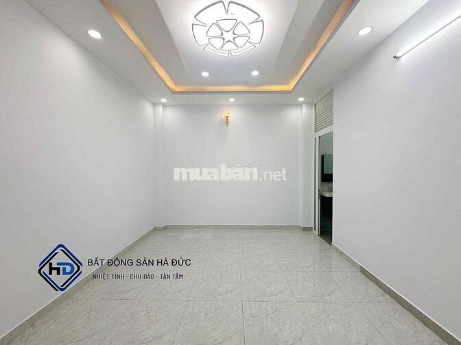 Nhà trệt lửng 3 lầu 5x14 mới 100% có gara xe hơi
