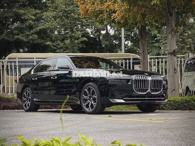BMW 7 Series 2025 740i Pure Excellence