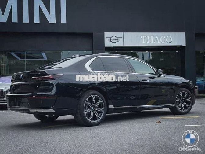 BMW 7 Series 2025 740i Pure Excellence