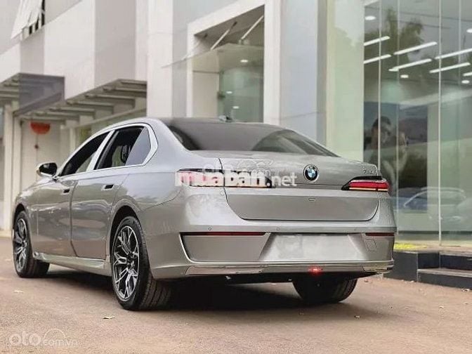 BMW 7 Series 2025 740i Pure Excellence