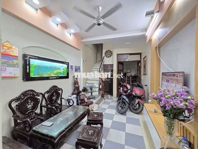 Bán Nhà Bạch Mai 37M x 4T, MT: 47M Giá 5,8 Tỷ. Dân xây, 30m ra ô tô