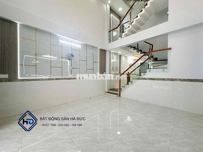 Nhà trệt lửng 3 lầu 5x14 mới 100% có gara xe hơi