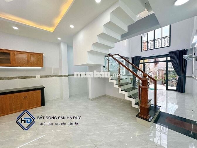 Nhà trệt lửng 3 lầu 5x14 mới 100% có gara xe hơi