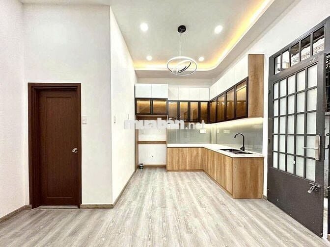Cho Thuê Nhà Đường Nguyễn Duy Dương, Quận 10 (Cho Làm CHDV - Cải Tạo)