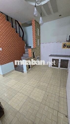 Cho thuê nhà nguyên căn, giá rẻ, hẻm 114 Lý Thường Kiệt