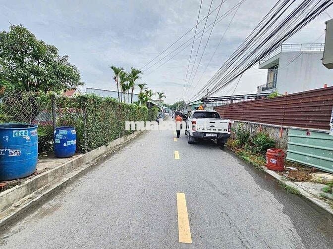 đất 93,9m2 mặt tiền kinh doanh Trần Thị Xanh,gần TT Y Tế Dĩ An