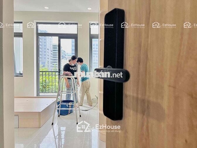 Căn hộ ban công mới toanh 100% đi bộ được qua ĐH Văn Lang