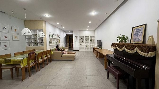 Chung cư Satra Eximland, Phú Nhuận: 3p ngủ, 2wc, NTCB, 22tr/th, 145m2.