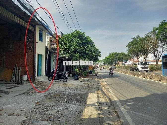 Cho thuê nhà mặt tiền quốc lộ 1A có gác 30m2. (Cho thuê nhà trọ)
