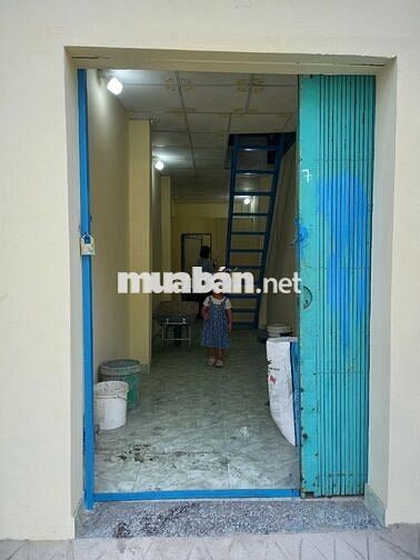 Cho thuê nhà mặt tiền quốc lộ 1A có gác 30m2. (Cho thuê nhà trọ)