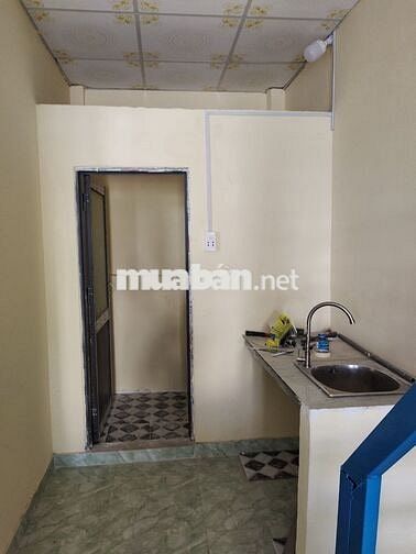Cho thuê nhà mặt tiền quốc lộ 1A có gác 30m2. (Cho thuê nhà trọ)
