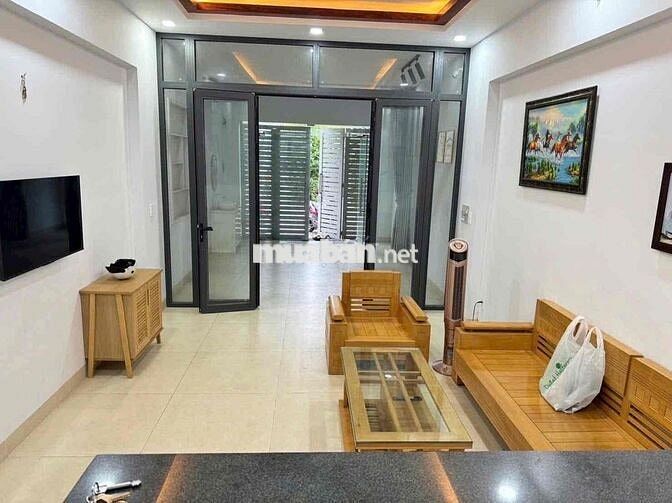 CHO THUÊ NHÀ MỚI FULL NỘI THẤT DT 4x25 1TRỆT 1LẦU 3PN 2WC SÂN RỘNG ÔTÔ