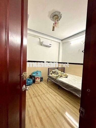 Nhà1 trệt3 lầu có nội thất hẻm liên khu 4/5 BHH B bình tân