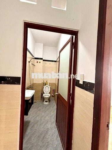 Nhà1 trệt3 lầu có nội thất hẻm liên khu 4/5 BHH B bình tân
