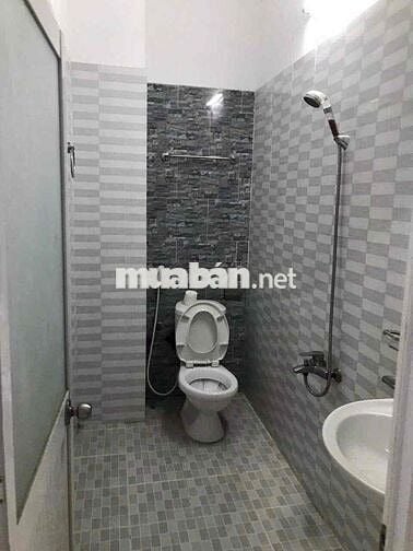 nhà trệt 2 lầu sân thượng có 4 phòng ngủ 3wc, hẻm 1/ ngắn