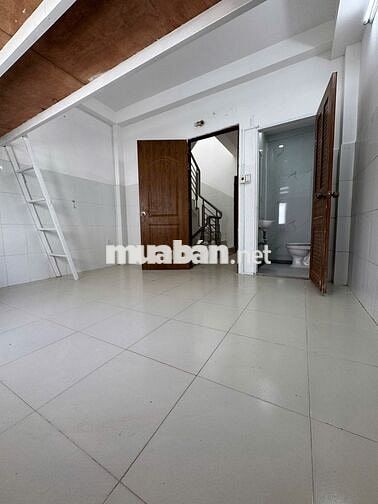 CHO THUÊ PHÒNG RỘNG CÓ BAN CÔNG + GÁC – WC, BẾP RIÊNG- TÂN PHÚ