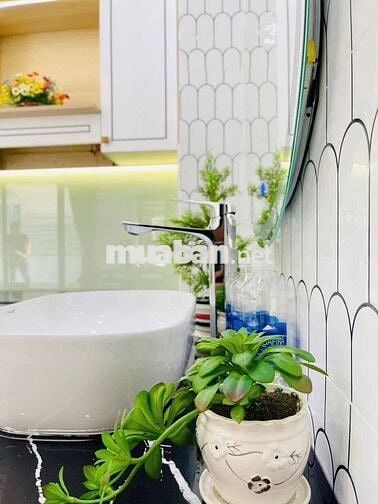 Nhà xây mới Hàn Mặc Tử 3PN giếng trời vài bước chân ra đường oto