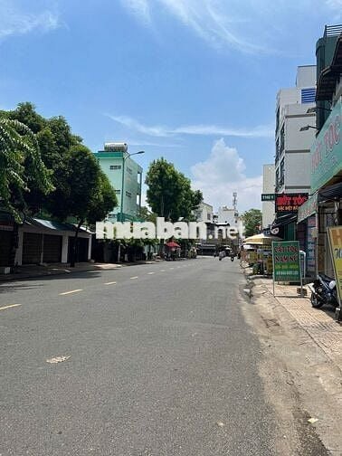 Nhà cho thuê mặt tiền đường Nguyễn sơn 6x16m 1L trống suốt