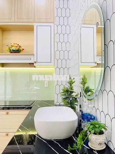 Nhà xây mới Hàn Mặc Tử 3PN giếng trời vài bước chân ra đường oto